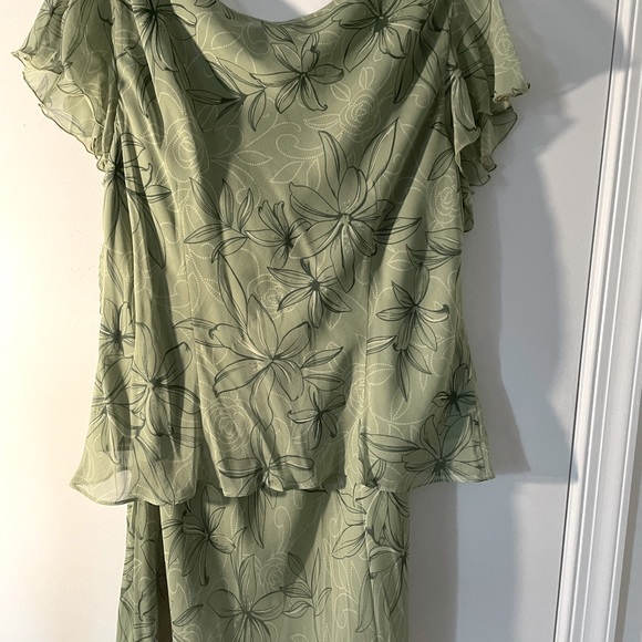 Beautiful Two Piece Set Adrianne Papell Botique - Picture 2 of 8